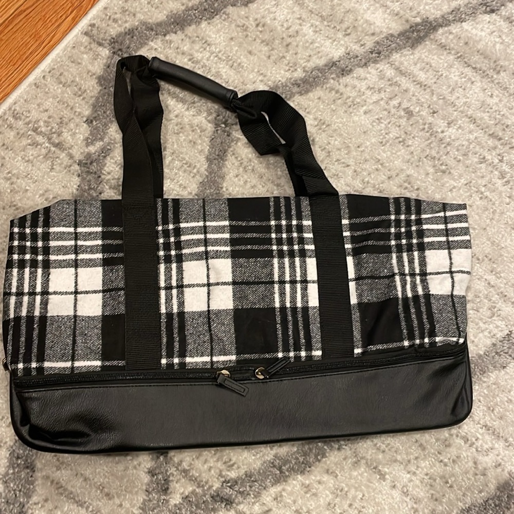 DSW weekender duffle bag with shoe compartment
